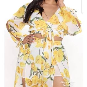 Perfect for brunch, new with tags 3x floral 2 piece set